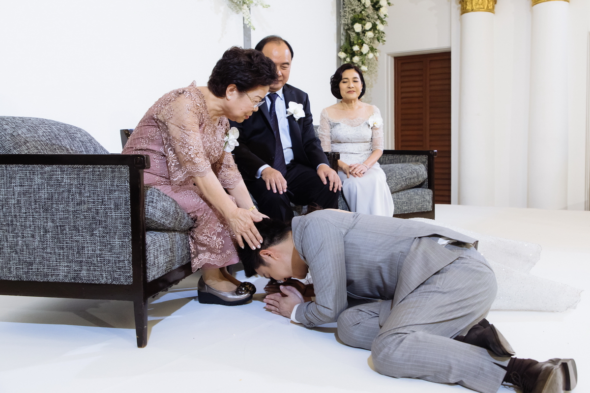 Gift Ake The Moments