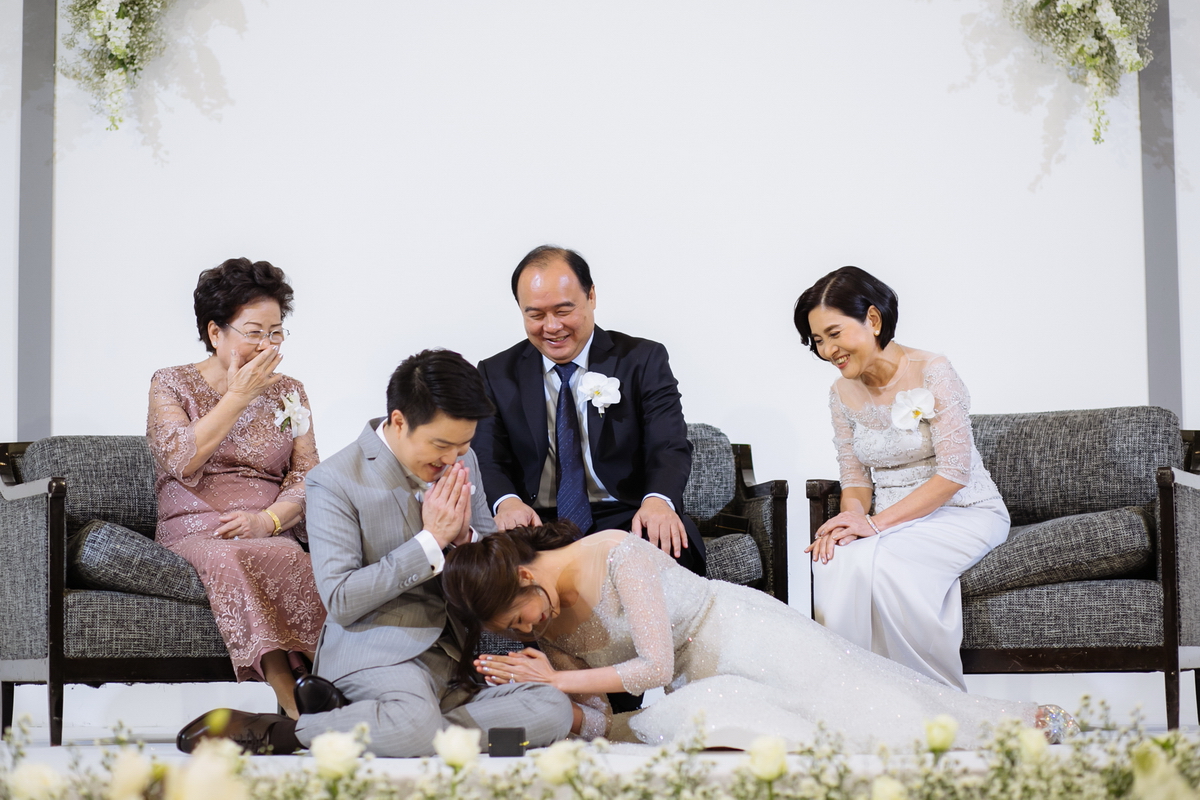 Gift Ake The Moments