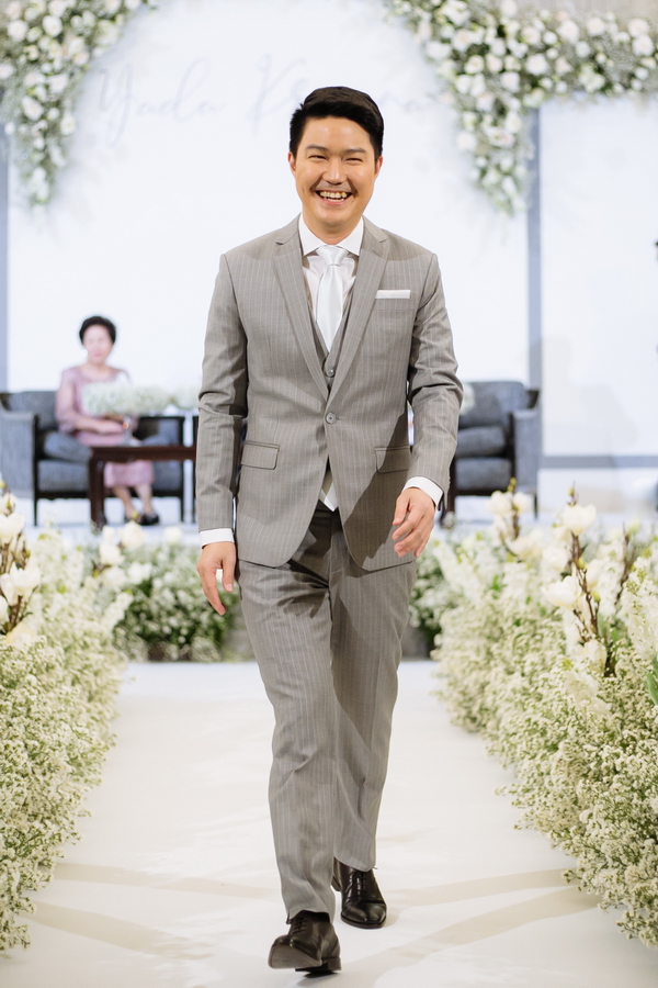 Gift Ake The Moments