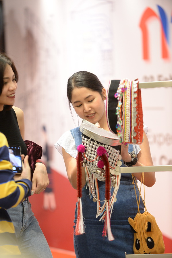 ‘กาดดอยตุง’