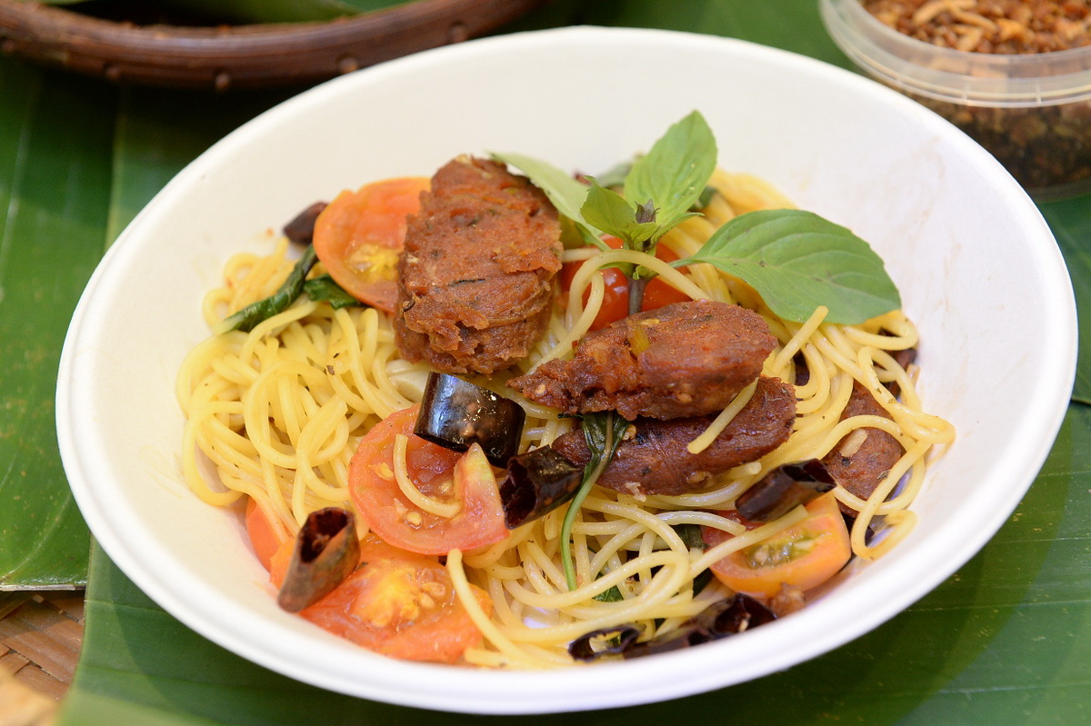 ‘กาดดอยตุง’