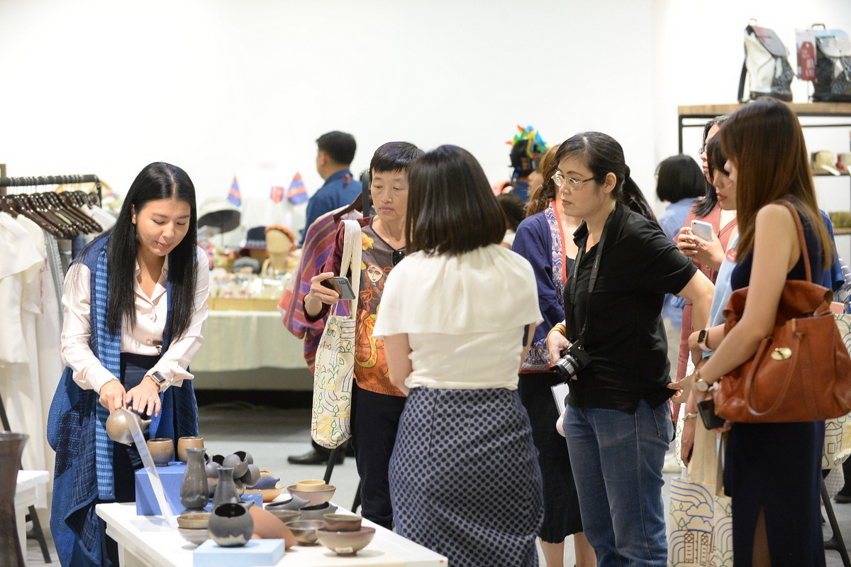 ‘กาดดอยตุง’