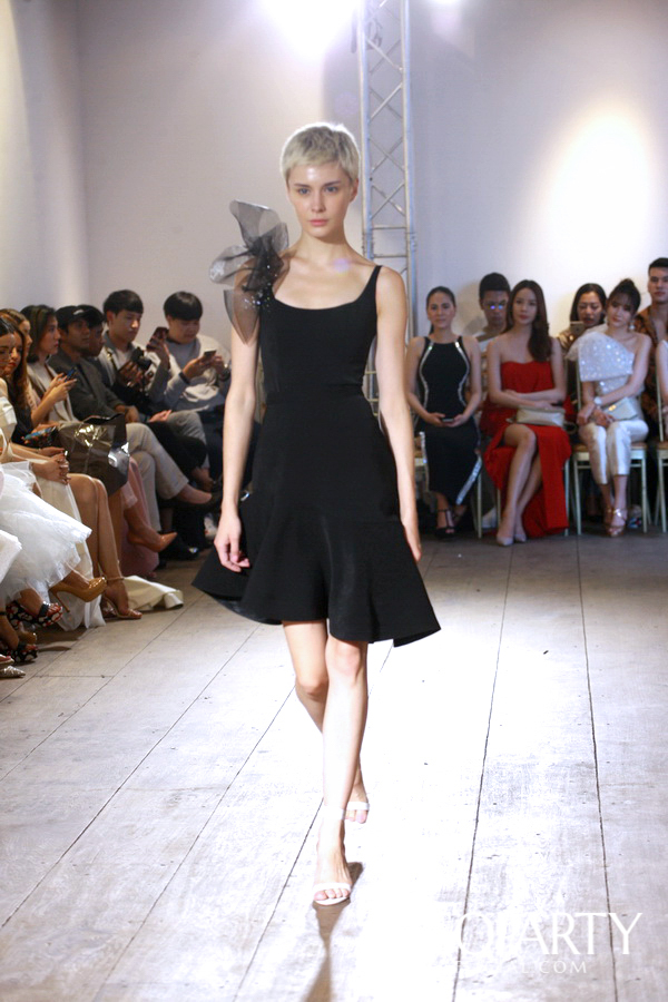 ‘Walk About’ แฟชั่นโชว์อวดโฉมคอลเลกชั่น Spring/Summer 2019  จาก 3 แบรนด์ไทยดีไซเนอร์คลื่นลูกใหม่