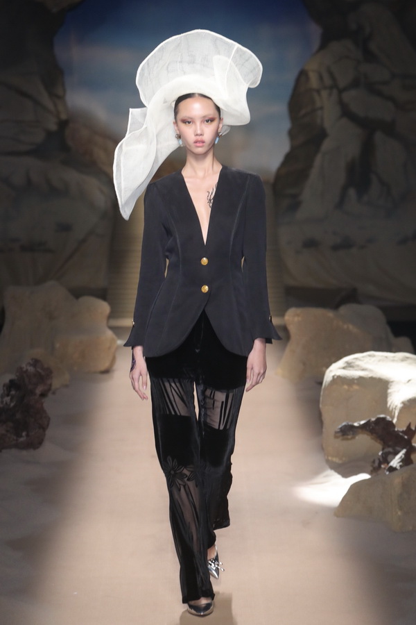 BIFW 2019: The Golden Hour / PICHITA