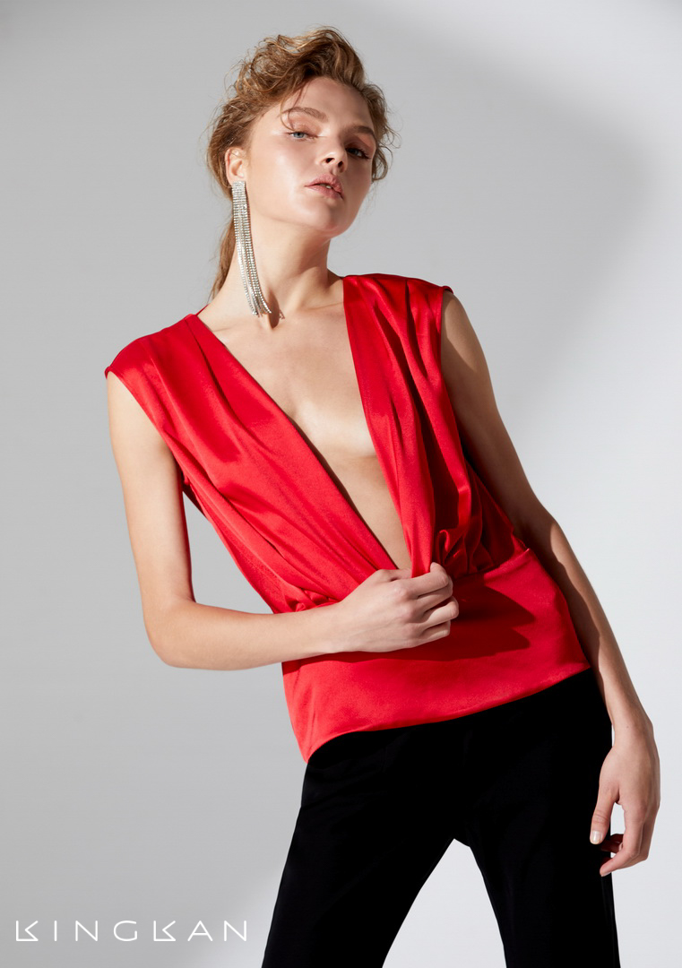 อัพเดทคอลเลกชั่นจาก 2 แบรนด์ดีไซน์เนอร์ไทย  เพื่อสาวยุคใหม่สุดสตรอง!