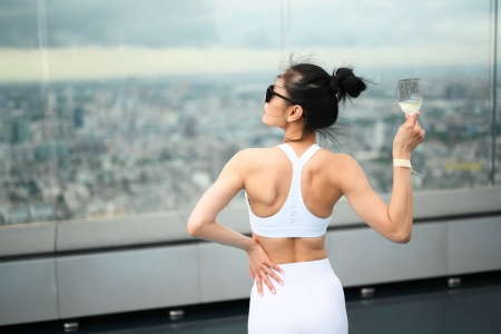 ‘Sunrise Wine Yoga’ กิจกรรมออกกำลังกายสุดอินเทรนด์ ‘โยคะไวน์’  บนดาดฟ้าที่สูงที่สุดในประเทศไทย  