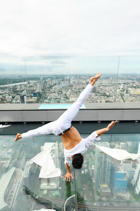 ‘Sunrise Wine Yoga’ กิจกรรมออกกำลังกายสุดอินเทรนด์ ‘โยคะไวน์’  บนดาดฟ้าที่สูงที่สุดในประเทศไทย  