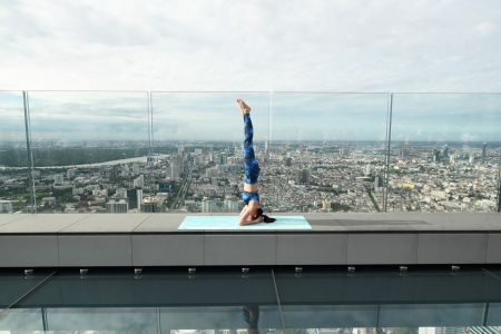 ‘Sunrise Wine Yoga’ กิจกรรมออกกำลังกายสุดอินเทรนด์ ‘โยคะไวน์’  บนดาดฟ้าที่สูงที่สุดในประเทศไทย  