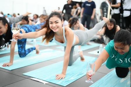 ‘Sunrise Wine Yoga’ กิจกรรมออกกำลังกายสุดอินเทรนด์ ‘โยคะไวน์’  บนดาดฟ้าที่สูงที่สุดในประเทศไทย  