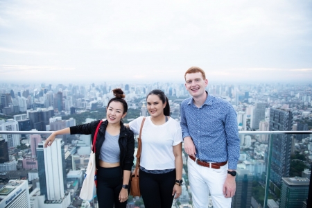 ‘Sunrise Wine Yoga’ กิจกรรมออกกำลังกายสุดอินเทรนด์ ‘โยคะไวน์’  บนดาดฟ้าที่สูงที่สุดในประเทศไทย  