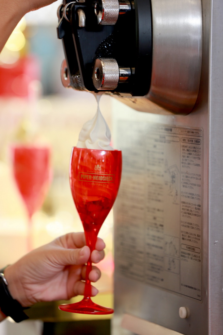 ‘Piper-Heidsieck’ เปิดตัว ’KEEP-IT-COLD’ GIFT BOX LIMITED EDITION 2019 พร้อมรังสรรค์ ‘Golden Champagne SoftKreme’ ในงาน #LickMyChampagne