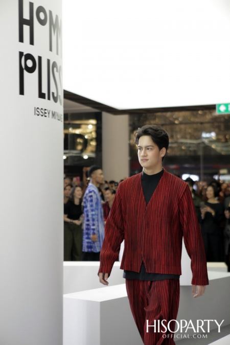 ครั้งแรกในประเทศไทยกับงานเปิดตัวอย่างเป็นทางการของ ‘HOMME PLISSÉ ISSEY MIYAKE’ แบรนด์ยอดฮิตสำหรับผู้ชายยุคนี้ 