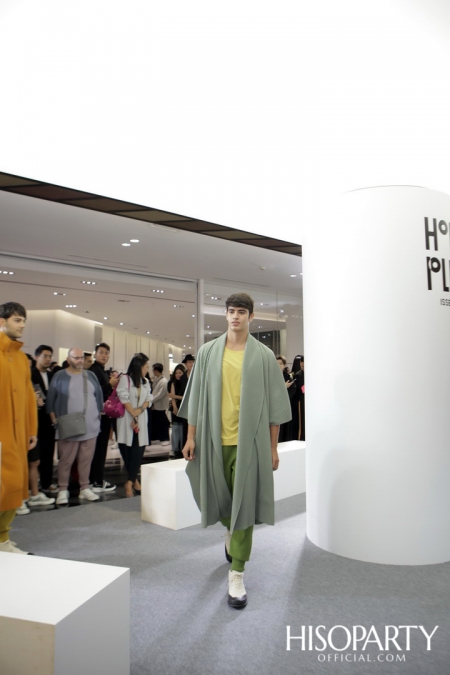 ครั้งแรกในประเทศไทยกับงานเปิดตัวอย่างเป็นทางการของ ‘HOMME PLISSÉ ISSEY MIYAKE’ แบรนด์ยอดฮิตสำหรับผู้ชายยุคนี้ 