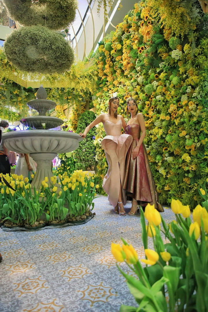 งานฉลองครบ 6 รอบ 72 ปี ‘Central Anniversary 2019’  เนรมิตสวนสวรรค์แห่งพฤกษา ตระการตาหมู่มวลดอกไม้สีเหลืองหาชมยาก