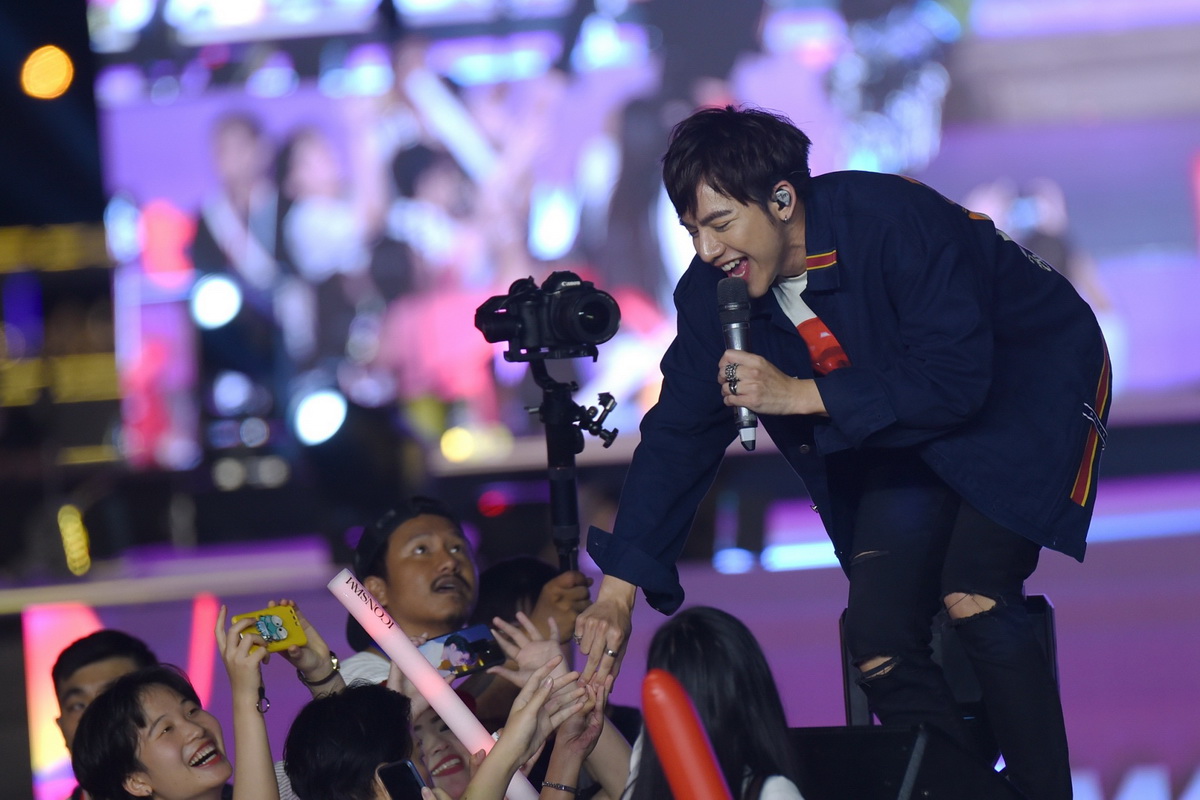 เต็มอิ่มทุกความสุขสนุกสนานในงานฉลองเคาท์ดาวน์ปีใหม่สุดยิ่งใหญ่ตระการตา ‘Amazing Thailand Countdown 2020’ ณ ไอคอนสยาม