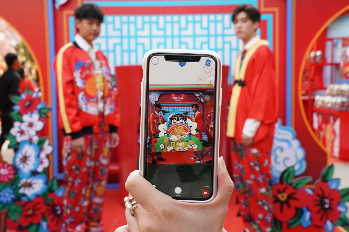 ‘เนสกาแฟ เบลนด์ แอนด์ บรู’ จัดงานใหญ่เปิดตัวแคมเปญ ‘ชงโชครับตรุษจีน’ สไตล์อินเตอร์แอคทีฟครั้งแรกในเมืองไทย 