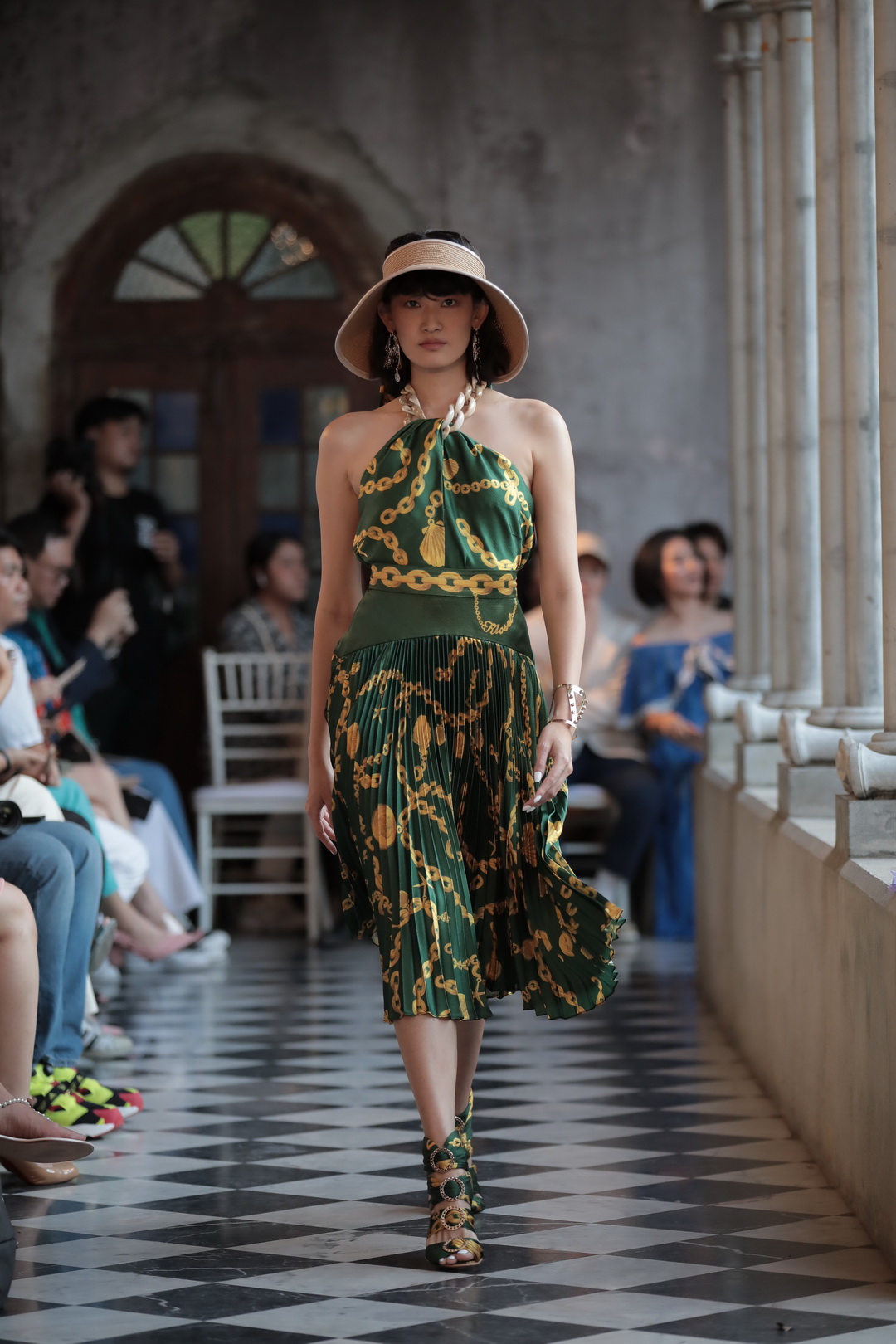 เหล่าคนดังร่วมชมแฟชั่นโชว์อวดโฉม ‘The Hidden Treasure’ คอลเลกชั่นใหม่รับซัมเมอร์จาก ‘KLOSET’ 