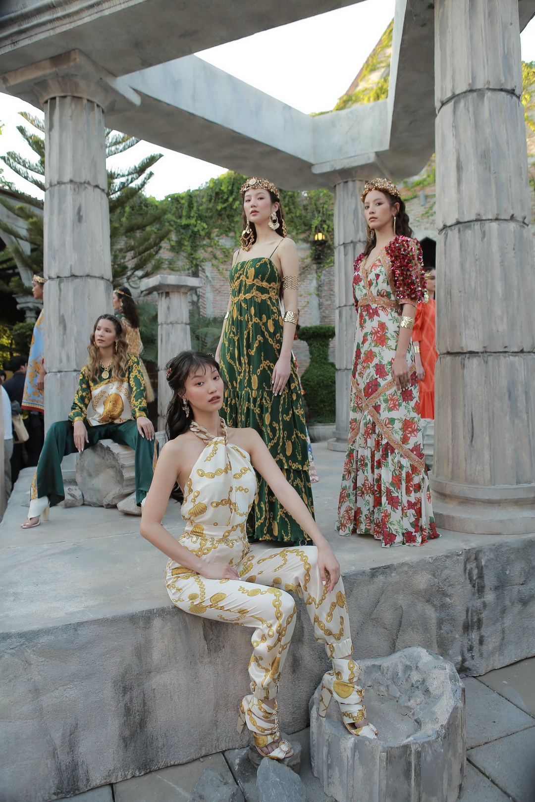 เหล่าคนดังร่วมชมแฟชั่นโชว์อวดโฉม ‘The Hidden Treasure’ คอลเลกชั่นใหม่รับซัมเมอร์จาก ‘KLOSET’ 