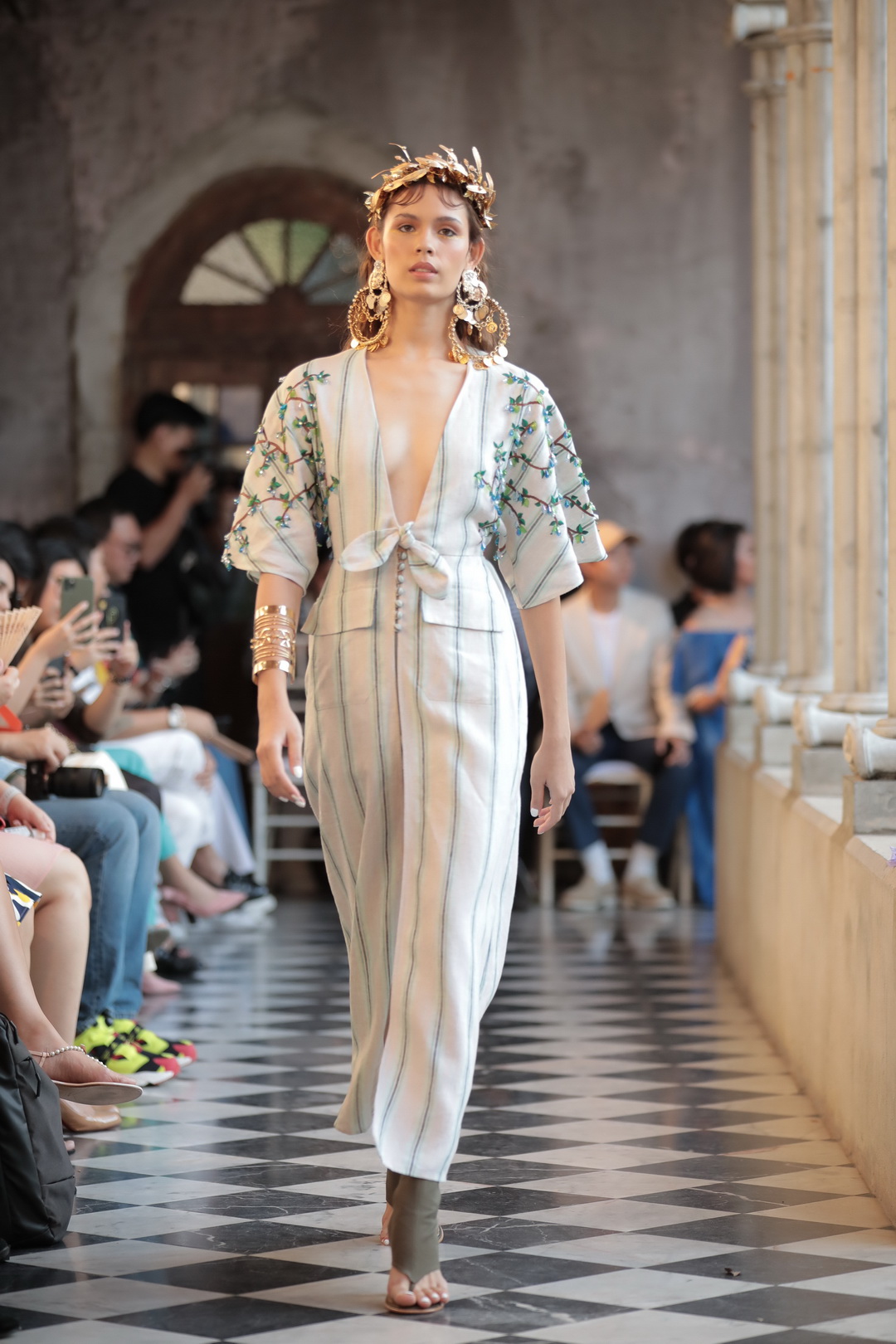 เหล่าคนดังร่วมชมแฟชั่นโชว์อวดโฉม ‘The Hidden Treasure’ คอลเลกชั่นใหม่รับซัมเมอร์จาก ‘KLOSET’ 