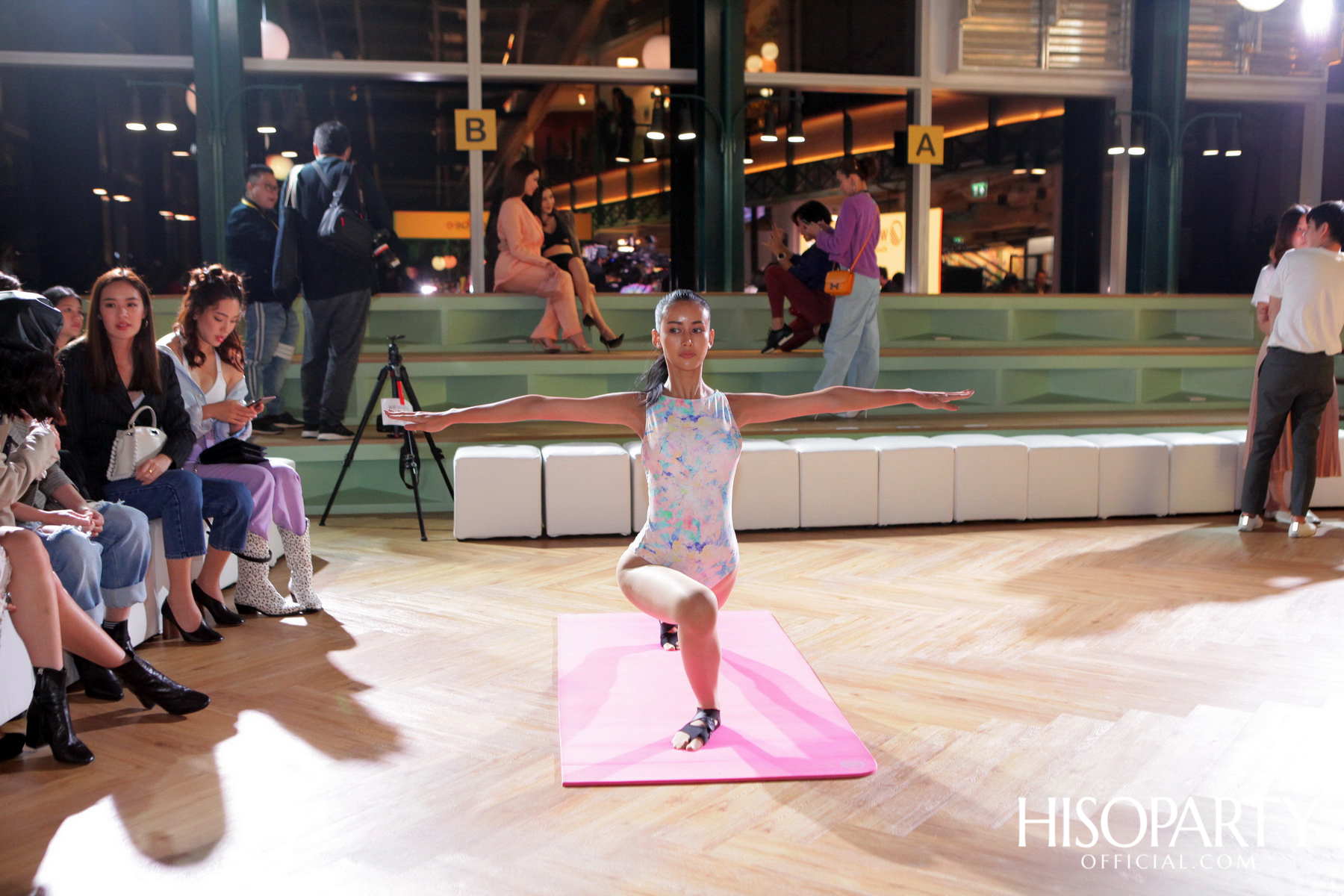 WAKINGBEE จัดแฟชั่นโชว์เคสครั้งยิ่งใหญ่ เผยภาพลักษณ์ปรับโฉมแบรนด์