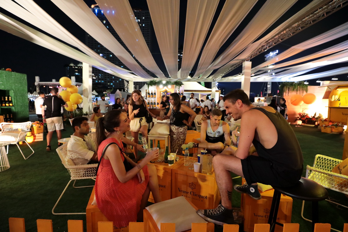 งานการแข่งขันเรือยาวช้างไทย และเทศกาลริมน้ำ เพื่อช่วยเหลือช้างไทย โดยกลุ่มโรงแรมอนันตรา