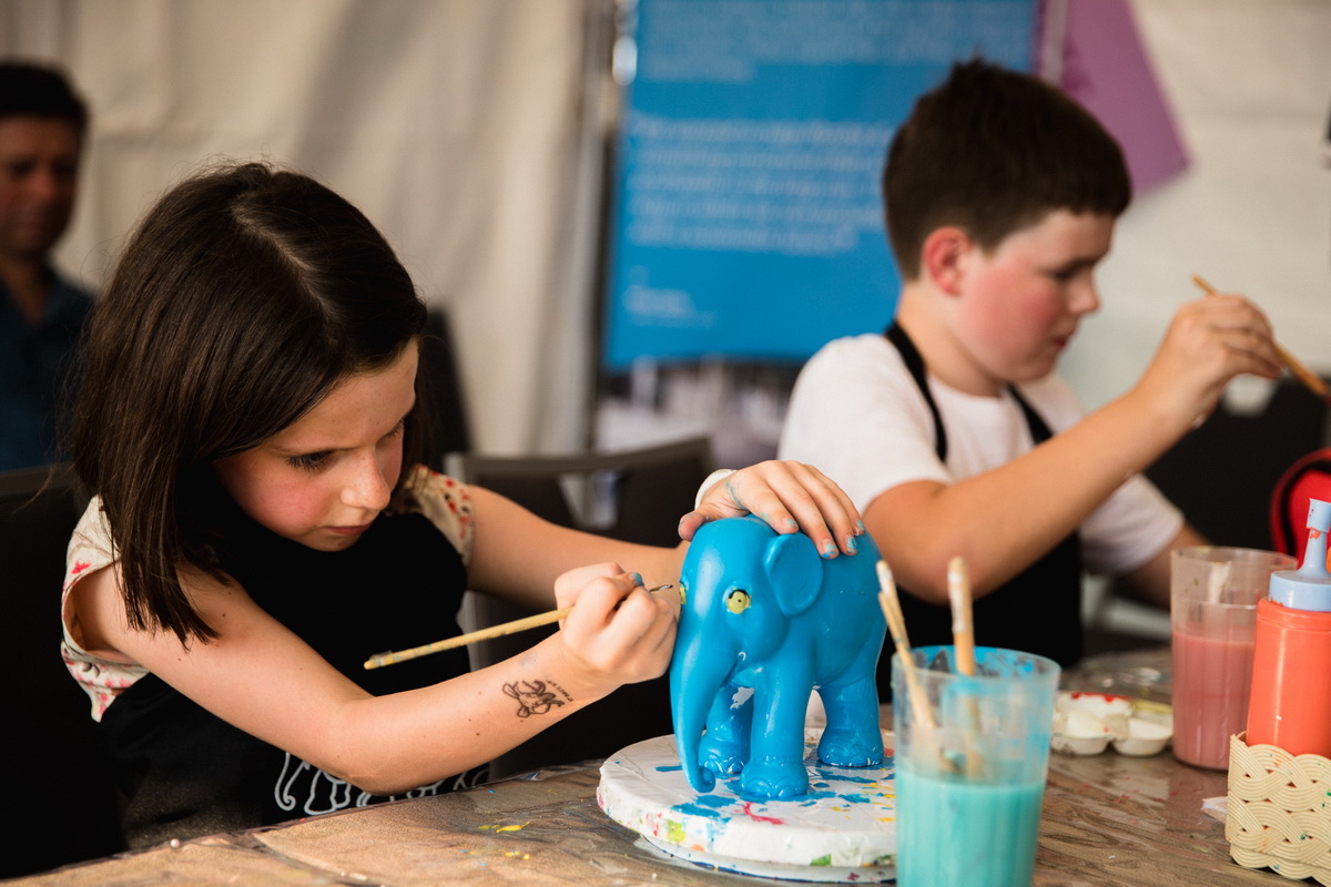 งานการแข่งขันเรือยาวช้างไทย และเทศกาลริมน้ำ เพื่อช่วยเหลือช้างไทย โดยกลุ่มโรงแรมอนันตรา