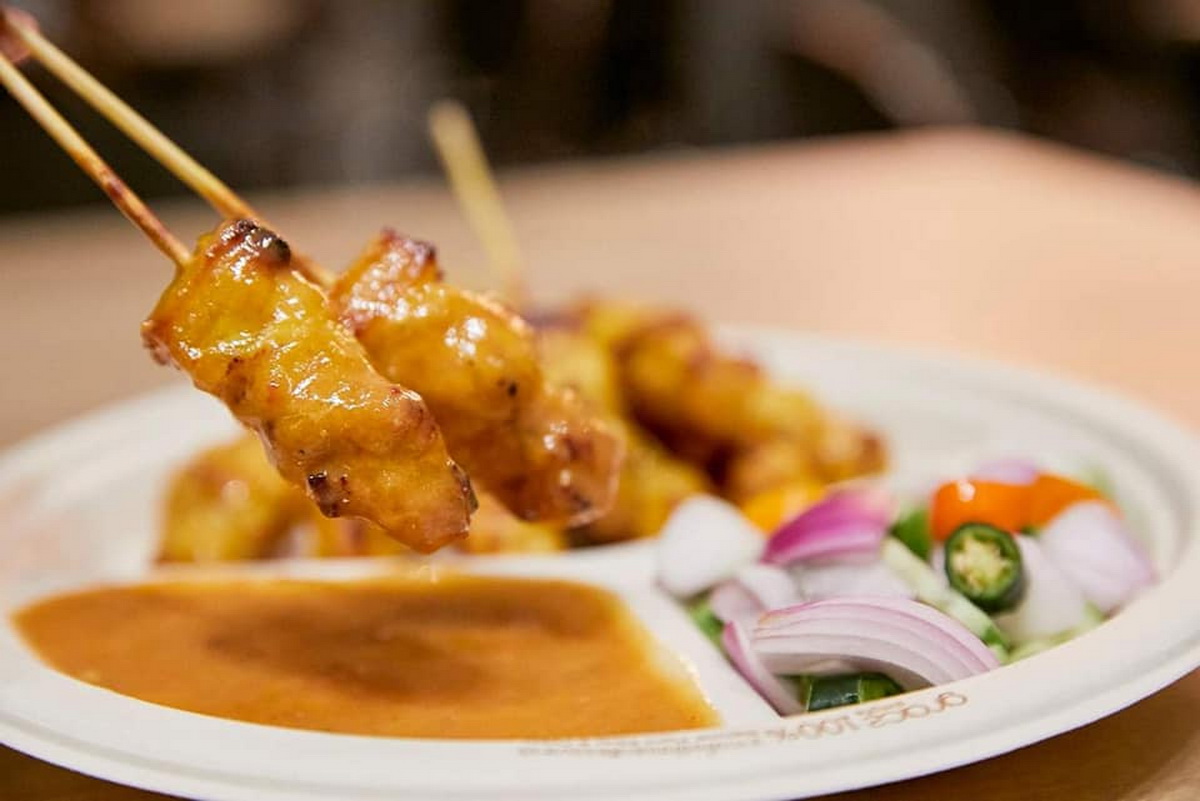 งานการแข่งขันเรือยาวช้างไทย และเทศกาลริมน้ำ เพื่อช่วยเหลือช้างไทย โดยกลุ่มโรงแรมอนันตรา