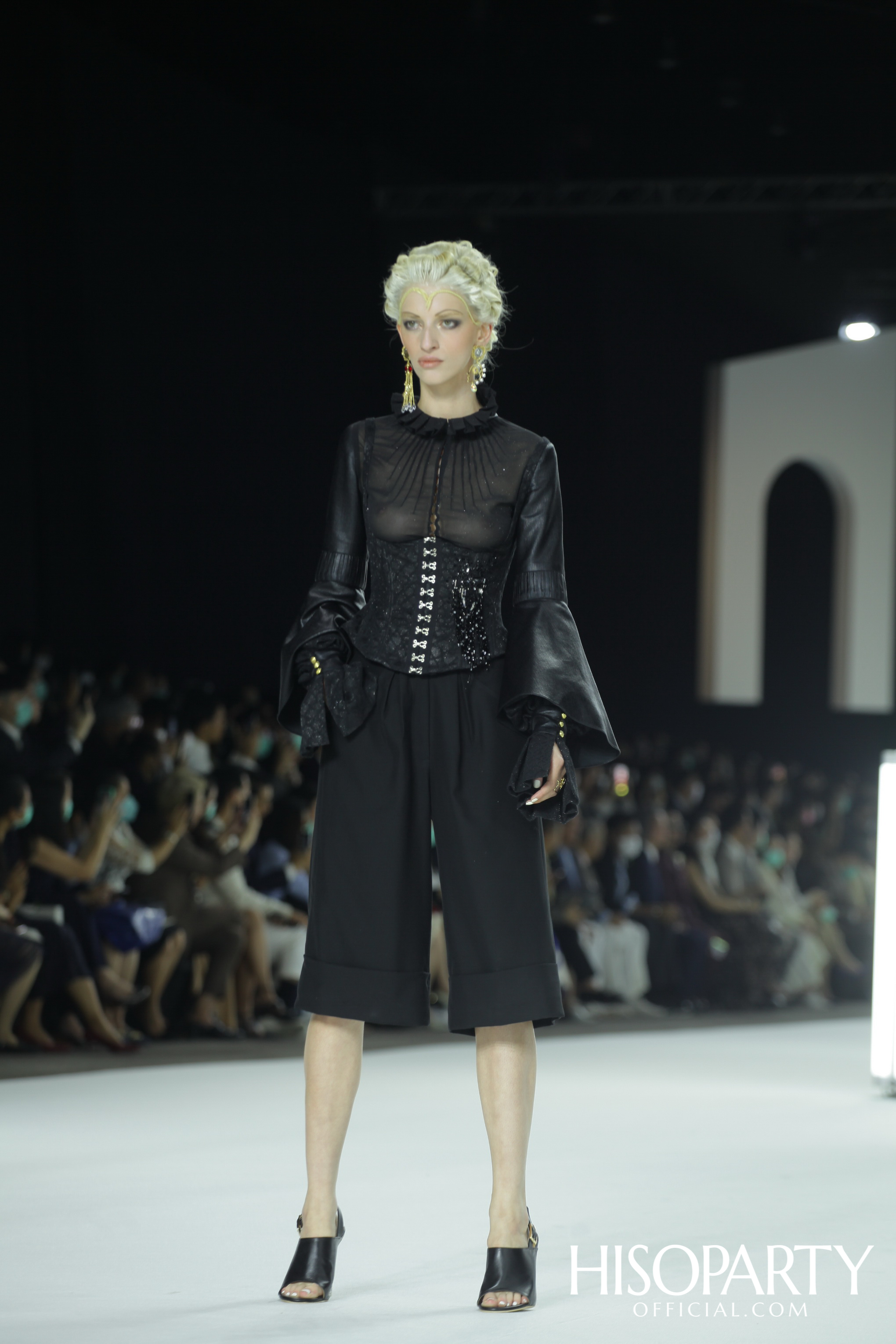 งานแสดงแฟชั่นโชว์ SPRING/SUMMER 2020 แบรนด์ SIRIVANNAVARI และ S’HOMME ในสมเด็จพระเจ้าลูกเธอ เจ้าฟ้าสิริวัณณวรี นารีรัตนราชกัญญา