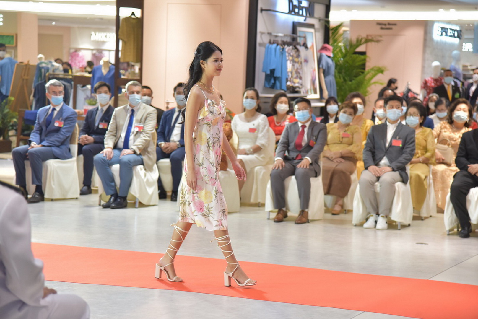 พระเจ้าวรวงศ์เธอ พระองค์เจ้าโสมสวลีฯ โปรดให้ผู้แทนพระองค์ ไปในการเปิด ‘ห้างเซ็นทรัล อุดรธานี’