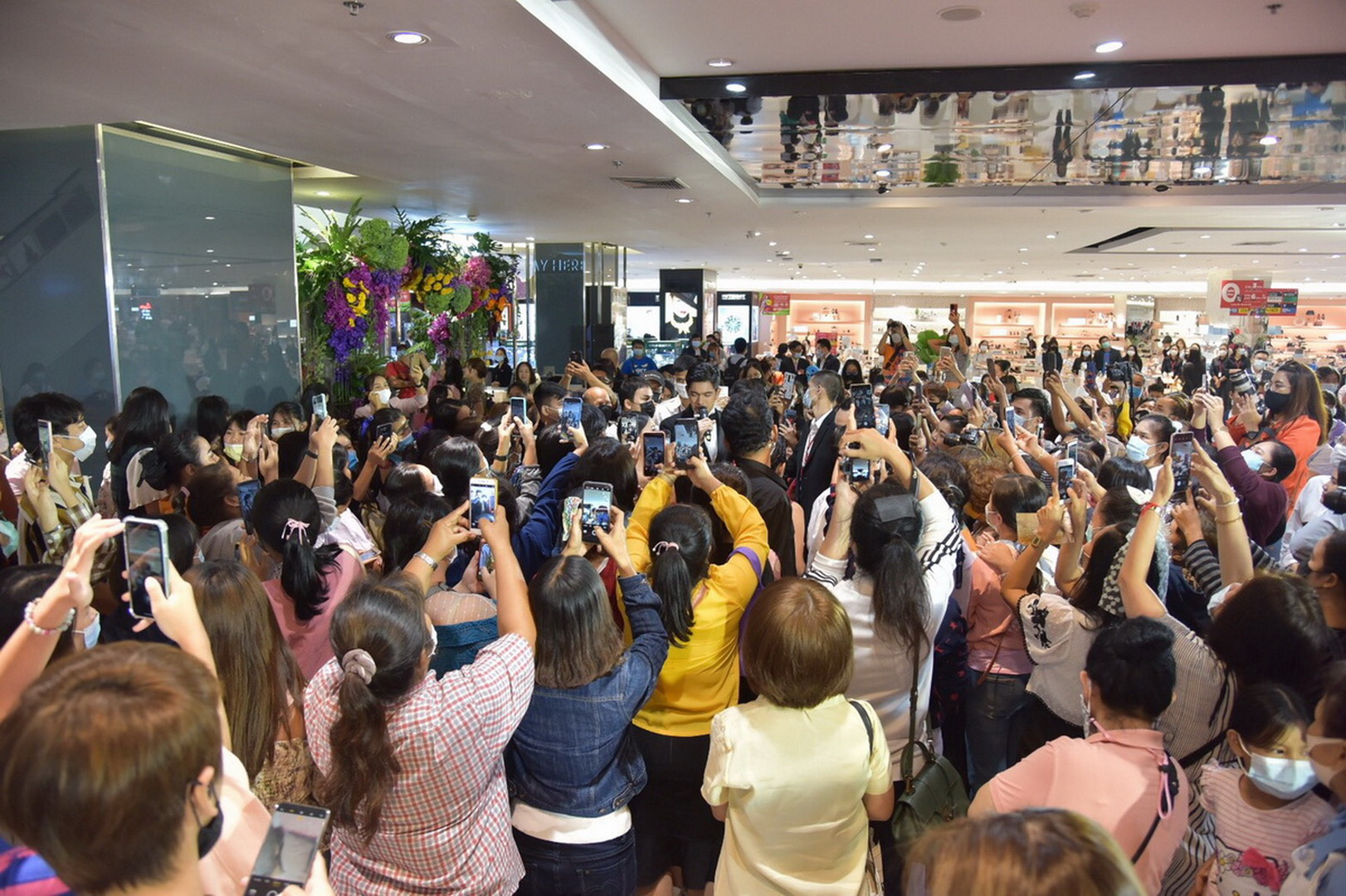 พระเจ้าวรวงศ์เธอ พระองค์เจ้าโสมสวลีฯ โปรดให้ผู้แทนพระองค์ ไปในการเปิด ‘ห้างเซ็นทรัล อุดรธานี’