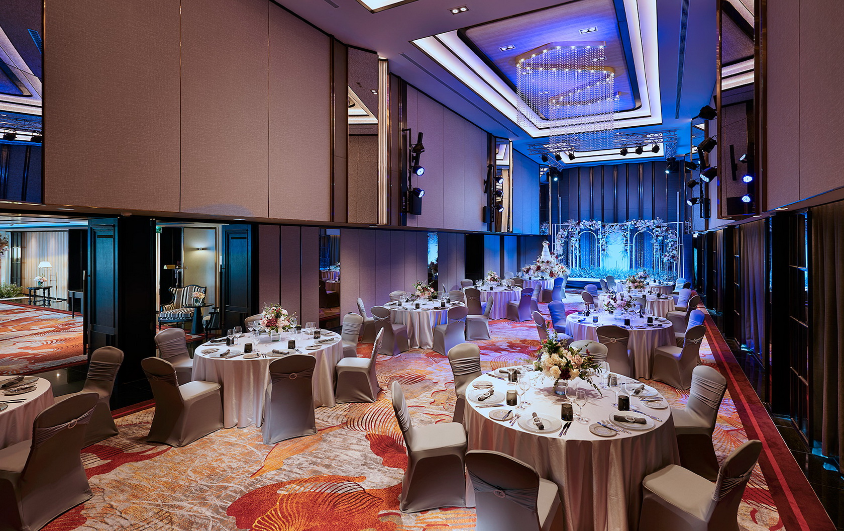 โรงแรมวี กรุงเทพฯ ทุ่มงบปรับโฉม ครั้งใหม่ พร้อมก่อนใคร ใหม่กว่าเดิม