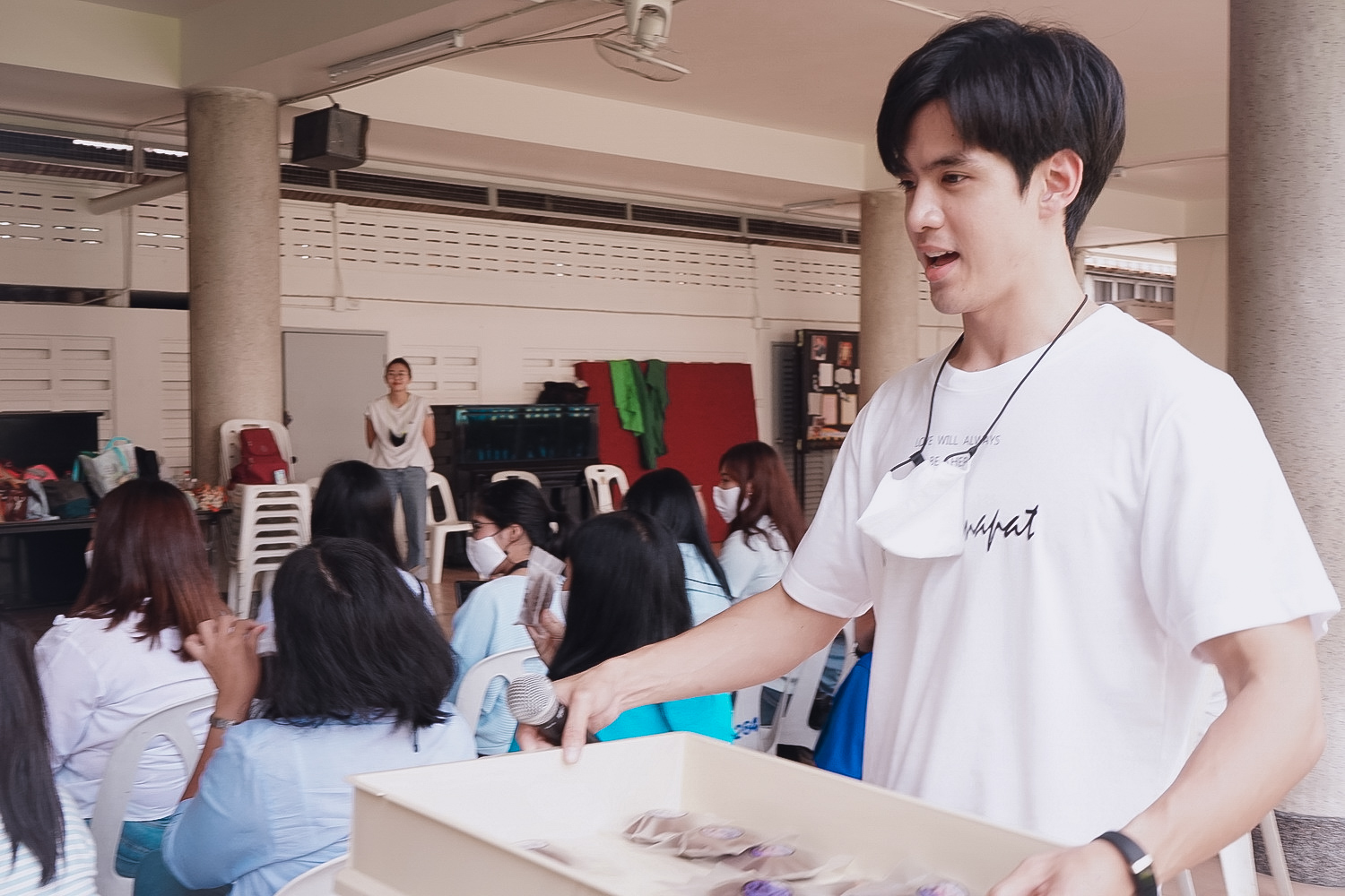 ฟิล์ม-ธนภัทร นำทีมแฟนคลับบุกเซอร์ไพรส์น้องๆโรงเรียนสอนคนตาบอด มอบความสุขส่งท้ายปีเก่าต้อนรับปีใหม่