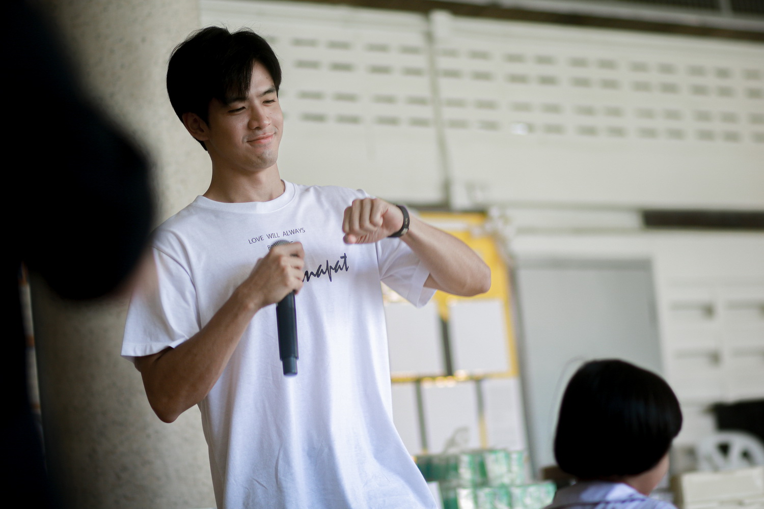 ฟิล์ม-ธนภัทร นำทีมแฟนคลับบุกเซอร์ไพรส์น้องๆโรงเรียนสอนคนตาบอด มอบความสุขส่งท้ายปีเก่าต้อนรับปีใหม่