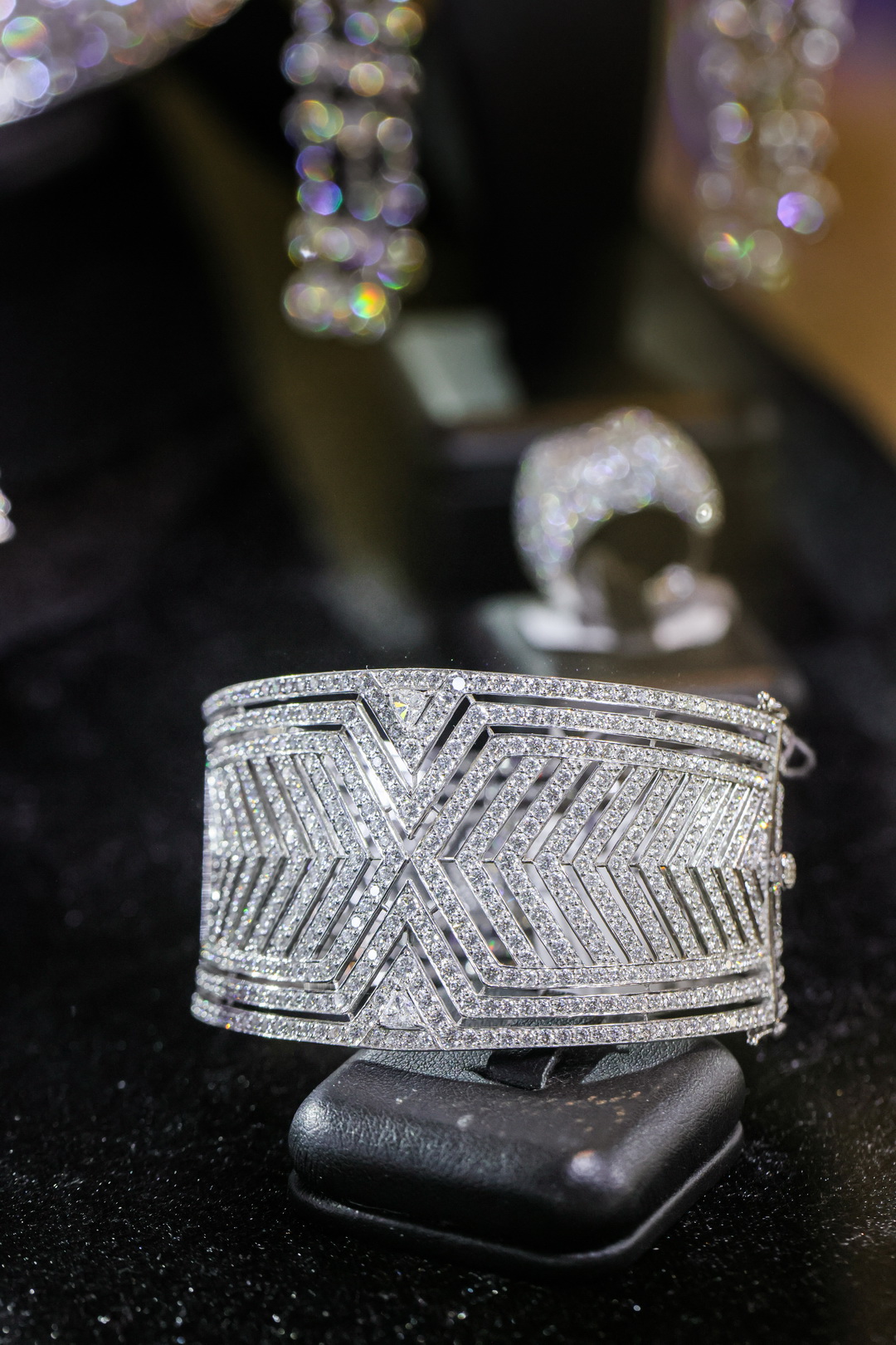 HISOPARTY X BEAUTY GEMS เนรมิตร The Glass House จัดเอ็กซ์คลูซีฟดินเนอร์  ท่ามกลางความงดงามของเครื่องประดับเพชร