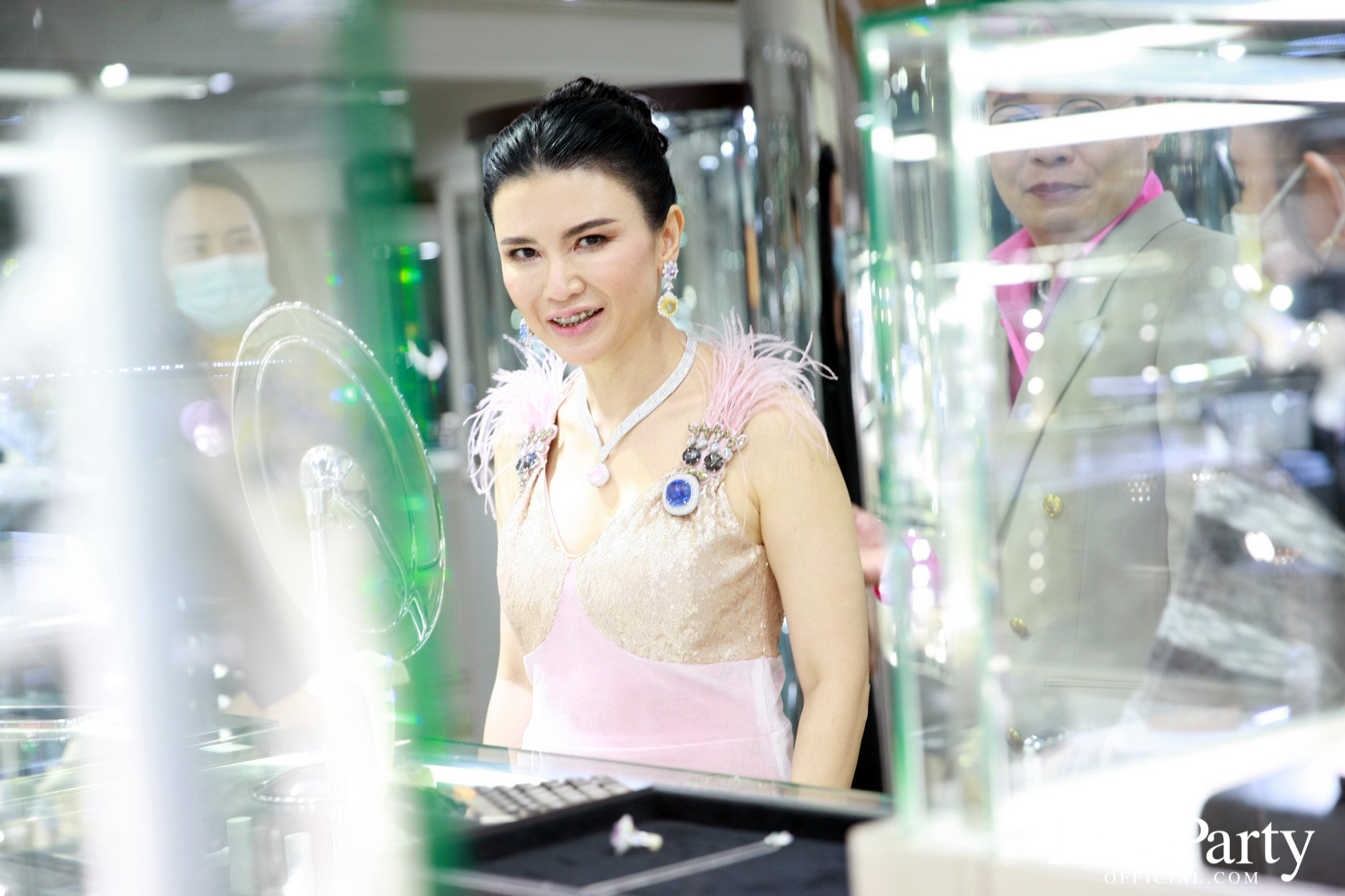 HiSoParty X KrungThai AXA (เครือศุภชนม์ 9B) แนะนำแผนประกันสุขภาพ ส่งมอบความห่วงใยแด่คนที่คุณรัก