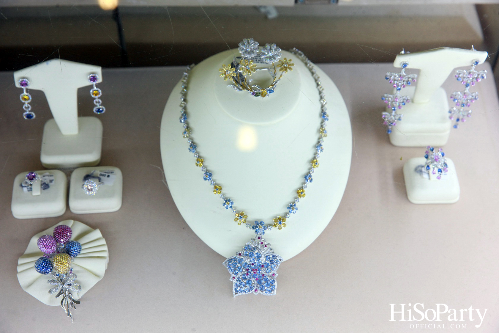 HiSoParty X KrungThai AXA (เครือศุภชนม์ 9B) แนะนำแผนประกันสุขภาพ ส่งมอบความห่วงใยแด่คนที่คุณรัก