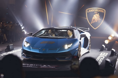 งานฉลองรับรถ Aventador SVJ Roadster 63