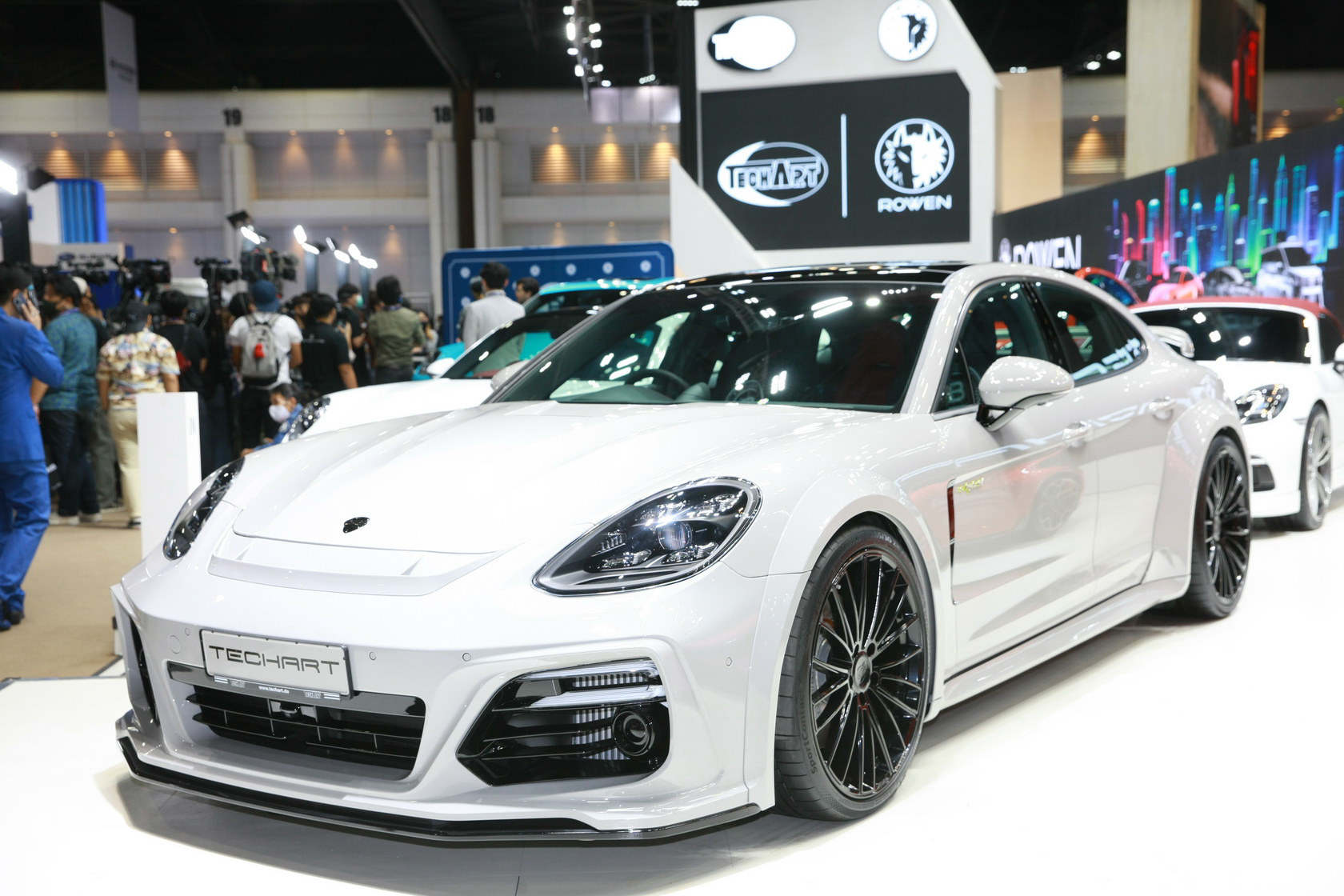 งานจัดแสดงยนตรกรรมจาก B Autohaus ในงานบางกอก อินเตอร์เนชั่นแนล มอเตอร์โชว์ ครั้งที่ 42