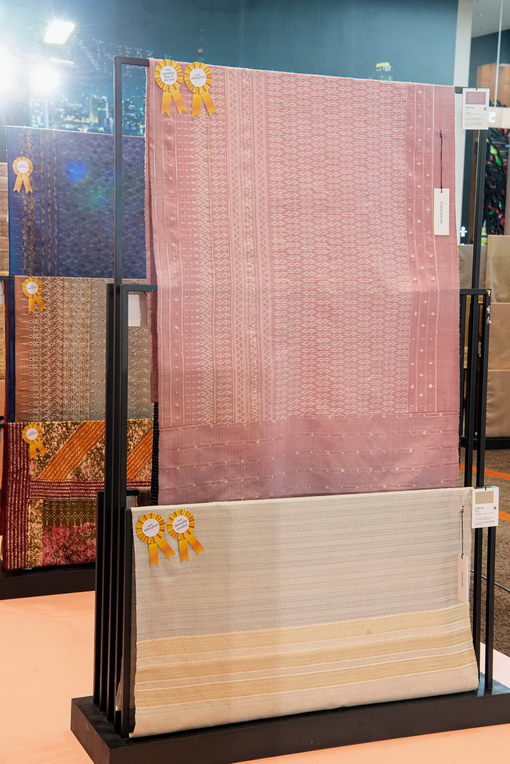 เจ้าฟ้าหญิงสิริวัณณวรีฯ พระราชทานรางวัลผู้ชนะการประกวดผ้าลายพระราชทาน ‘ผ้าลายขอเจ้าฟ้าสิริวัณณวรีฯ’ เพื่ออนุรักษ์และต่อยอดผ้าไทยสู่สากล