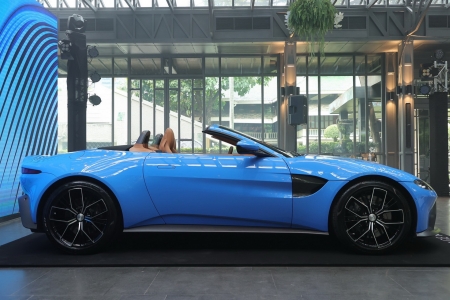 ASTON MARTIN BANGKOK เปิดตัว ‘VANTAGE ROADSTER’