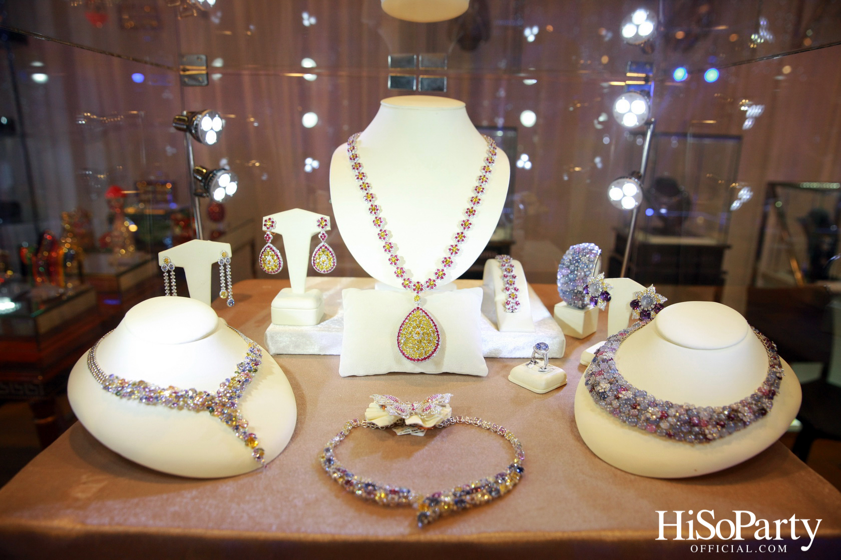 Beauty Gems White Christmas New Year Celebration 2022 x HiSoParty 18th anniversary