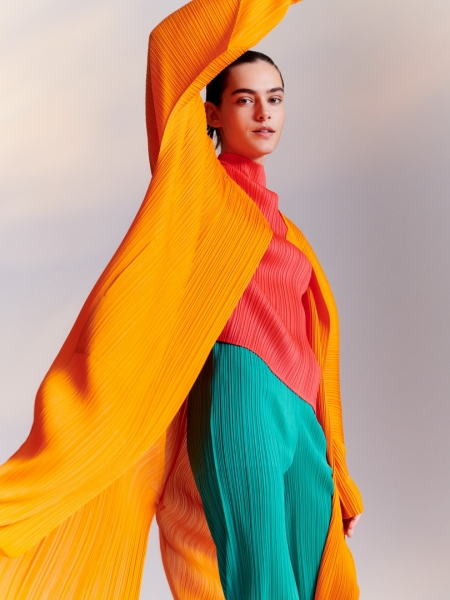 PLEATS PLEASE ISSEY MIYAKE คอลเลกชั่นฤดูใบไม้ผลิ ฤดูร้อน 2022