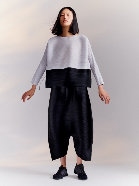 PLEATS PLEASE ISSEY MIYAKE คอลเลกชั่นฤดูใบไม้ผลิ ฤดูร้อน 2022