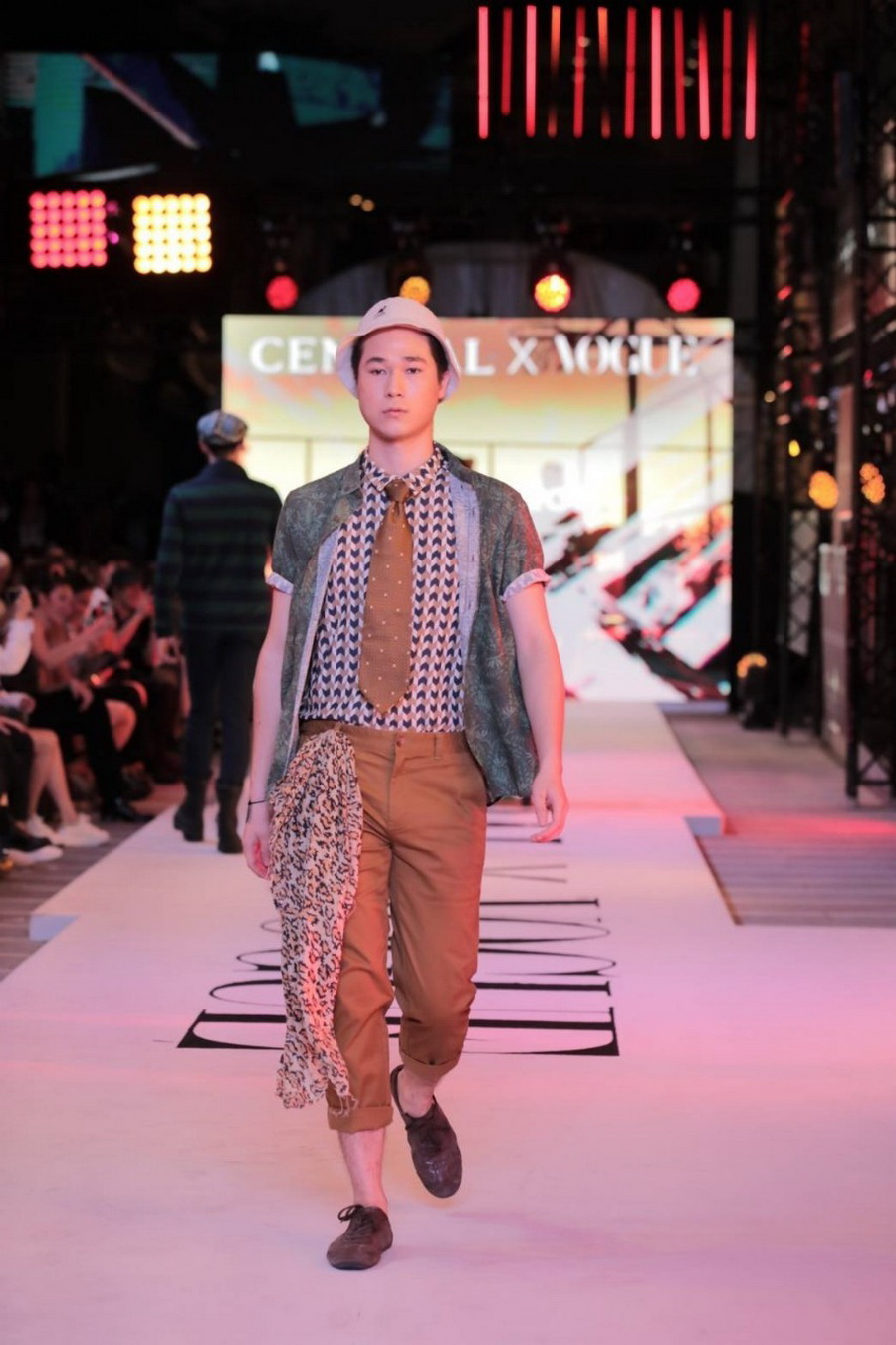 Central X Vogue Summer in The City Fashion Show แฟชั่นโชว์สุดอลังการ ใจกลางเมือง