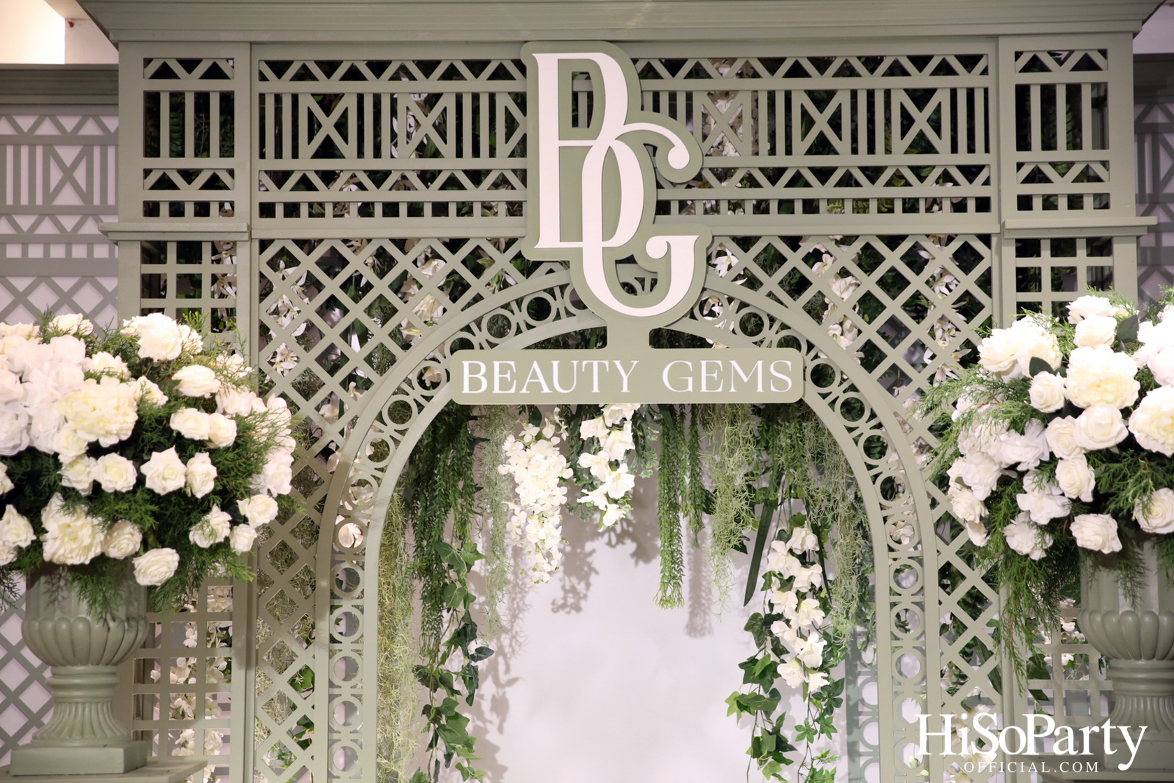 BEAUTY GEMS THE EXTRAVAGANZA OF THAINESS TOGETHER WITH PHLOEN THAI SAMAI NIYOM CLUB