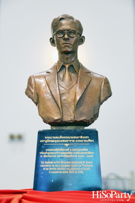 Le Buste du Roi Bhumibol à Lausanne พระภูมิบาล โลซานน์รำลึก