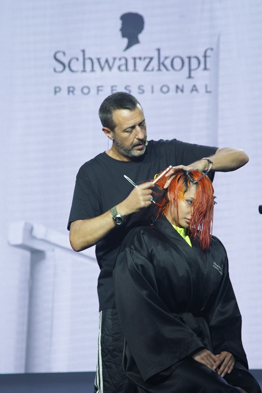 Schwarzkopf Professional นำ 2 แฮร์กูรูระดับโลก มาเผยเทรนด์ผมสีสันแห่งฤดูกาล ในงาน Essential Look 2:2022 Autumn/Winter Collection