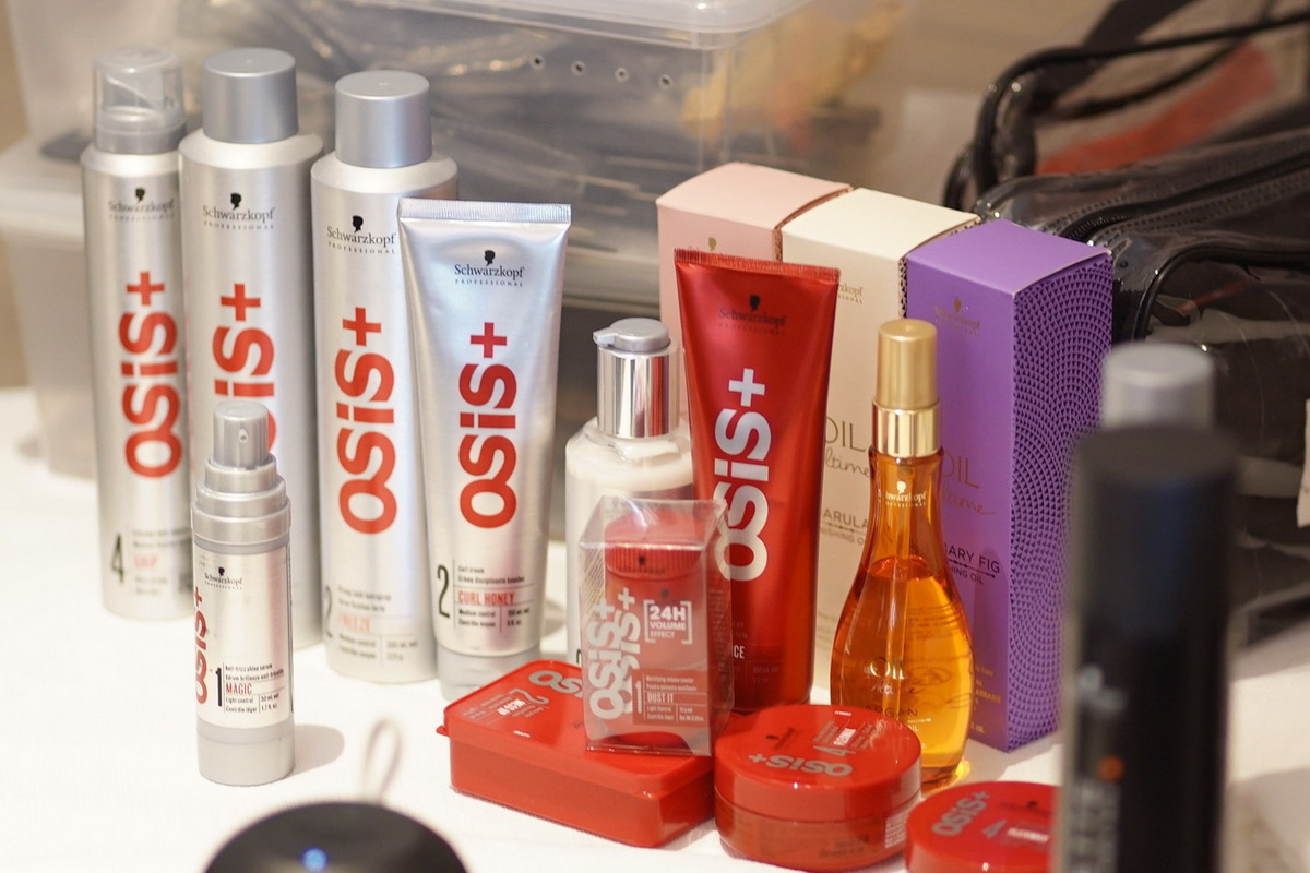 Schwarzkopf Professional นำ 2 แฮร์กูรูระดับโลก มาเผยเทรนด์ผมสีสันแห่งฤดูกาล ในงาน Essential Look 2:2022 Autumn/Winter Collection