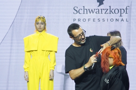 Schwarzkopf Professional นำ 2 แฮร์กูรูระดับโลก มาเผยเทรนด์ผมสีสันแห่งฤดูกาล ในงาน Essential Look 2:2022 Autumn/Winter Collection