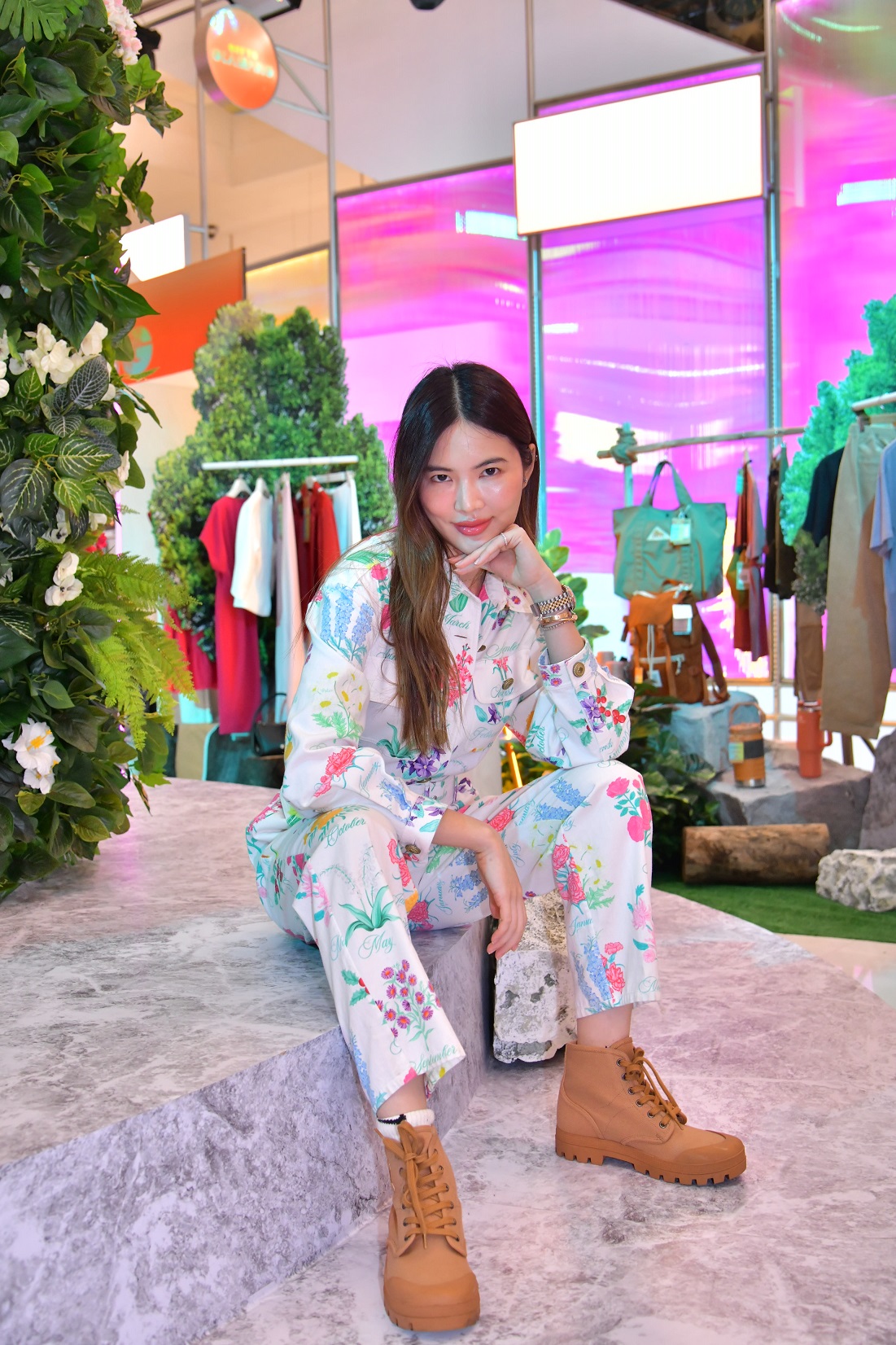 WOMEN’S FASHION OFF TO GLAMPING 2022